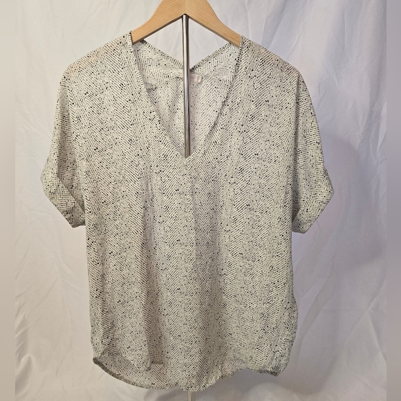 Lush Tops - Lush Women’s V-Neck Short Sleeve Blouse Black & White Print Size Small